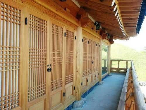 Happy Village Syeobul Guesthouse Gyeongju Exterior photo